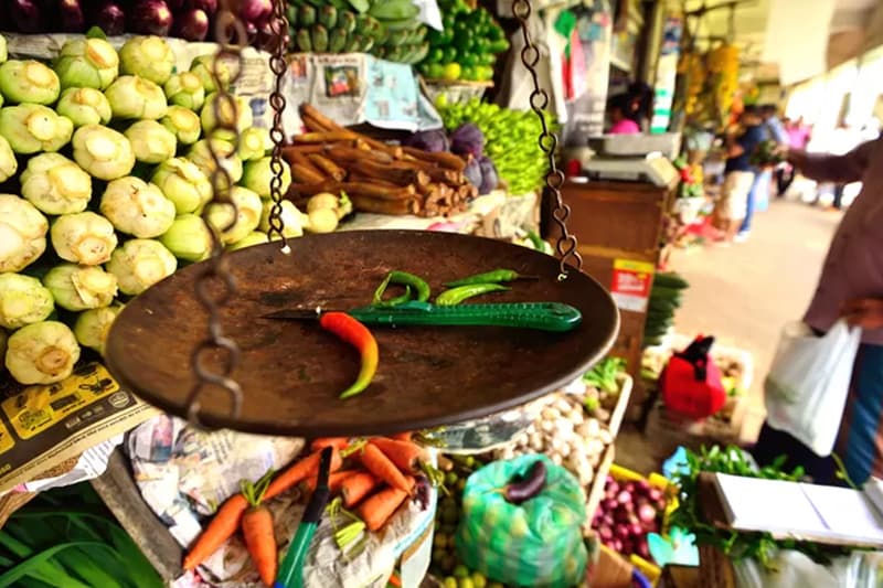 වැඩිවුණ වේගයෙන් භාණ්ඩ මිල යළි අඩු වෙන්නැත්තේ ඇයි? - (සම්පත් දිසානායක)