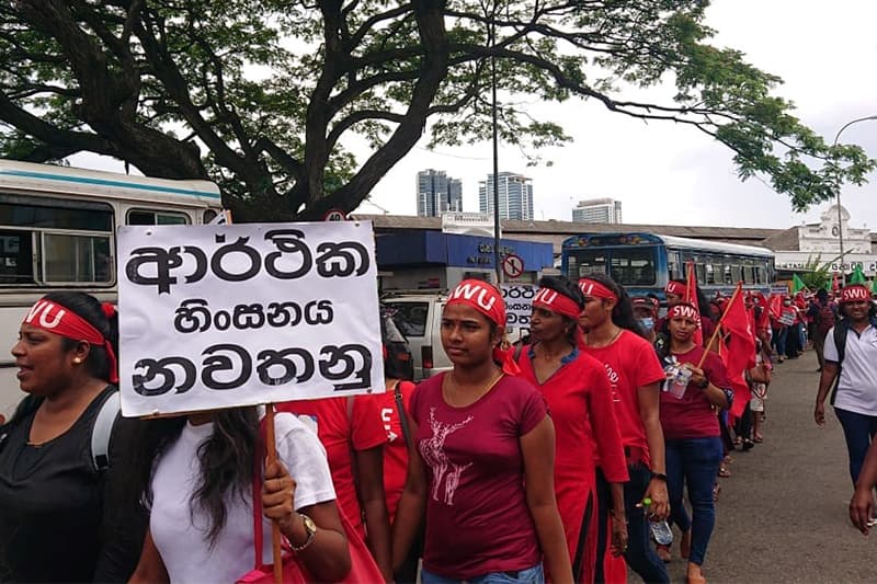 'අපි උපයපු ඩොලර් කෝ?' : කුසගින්නේ වැඩ කරන ඇඟලුම් කම්කරුවෝ - (ජයනි අබේසේකර)