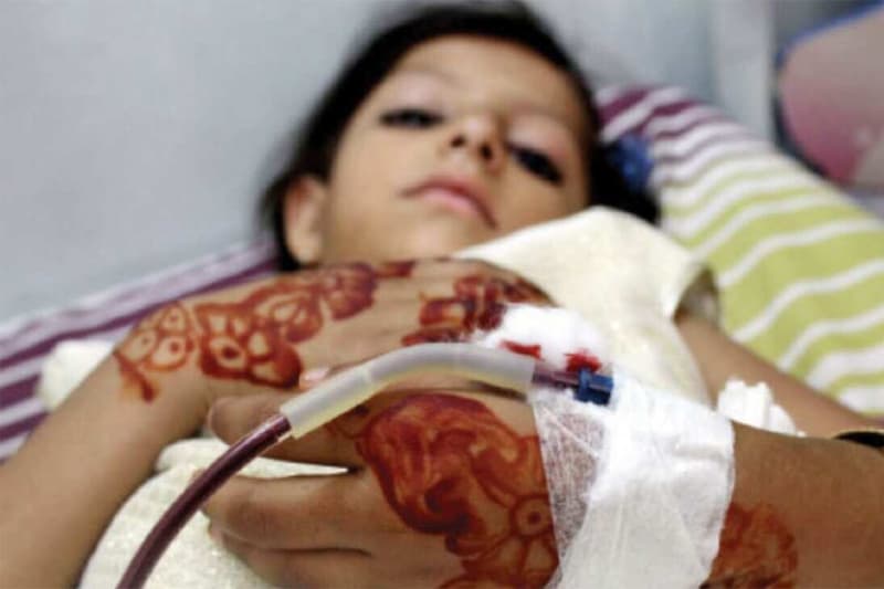 හැම මාසෙකම ලේ පයින්ට් දෙකක් නැතිව ජීවත්විය නොහැකි මිනිස්සු (වීඩියෝ)