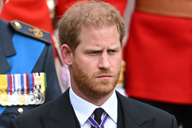 රාජාභිෂේකයෙන් පසු තනිව පිටව ගිය හැරී කුමරු