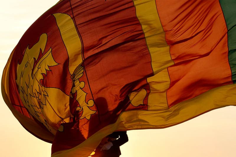 අපි හරි ආඩම්බරයි. ඒත්, තේරුමක් නැතුව - (චින්තන ධර්මදාස)