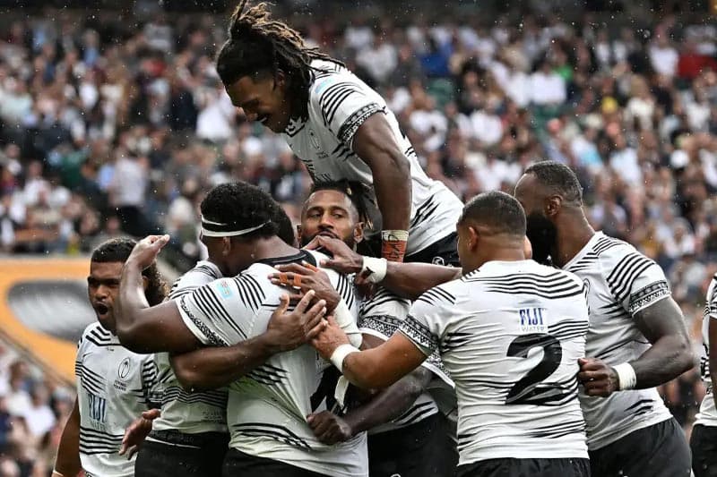 පියාඹන ෆිජියන්ස්ලා - Flying Fijians