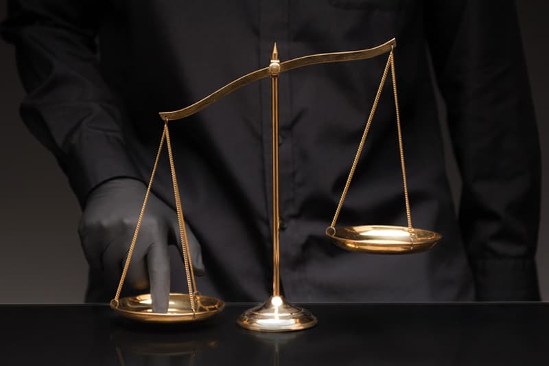 නීතිය අංග විකල කිරීම - වික්ටර් අයිවන්