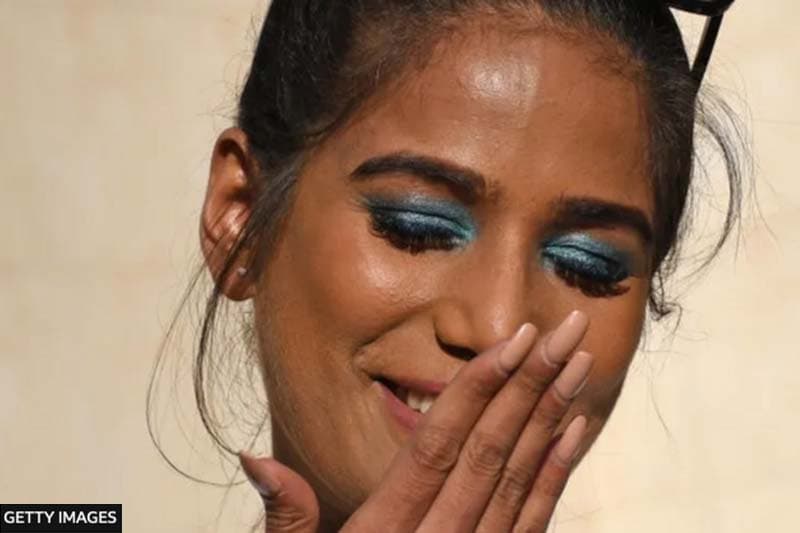 පූනම් පාණ්ඩේ: ආචාර ධර්ම පිළිබඳ විවාදයකට තුඩු දුන් ඉන්දීය නිළියකගේ ව්යාජ පිළිකා මරණය