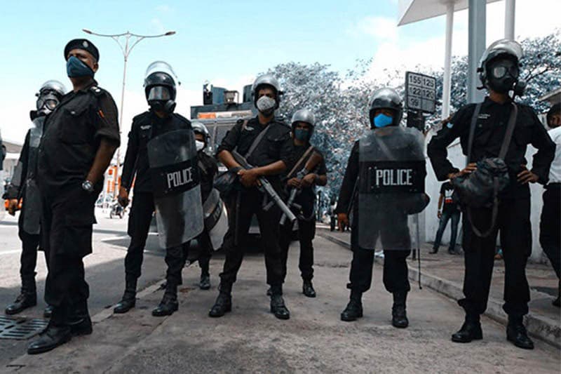ජනපතිට කිව්වත් නොනැවතී ත්රස්ත පොලිසිය දෙමළ දේශපාලන ක්රියාකාරීන් පසුපස