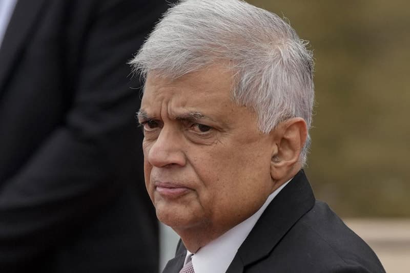 රනිල්ට ඉඩදෙමු - (එරන්ද ගිනිගේ)