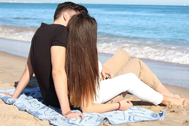 අනවසරයෙන් රූගත කළ වැටකේ වීඩියෝ සුනාමිය