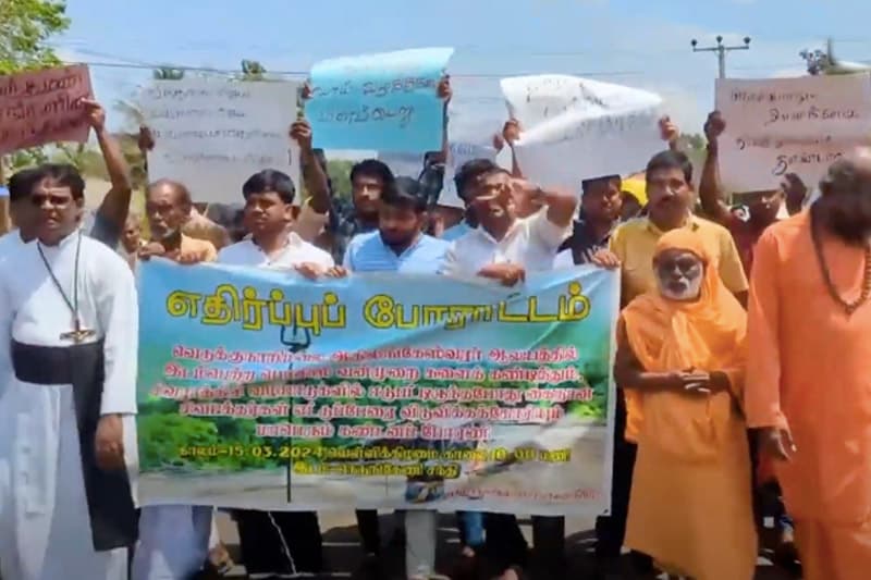 මහාසිවරාත්රී පුජා පවත්වද්දී අත් අඩංගුවට ගත් 8 කට නිදහස ඉල්ලා පෙළපාලි
