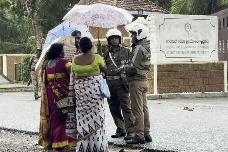වන්නියේ කඳවුරු ලාගත් ඉඩම් ආපසු නොදෙන බව හමුදාව ඉඩම් හිමියන්ට කියයි