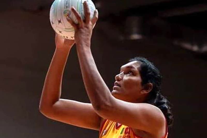 ලෝකෙන්ම උස තර්ජනීට බෑ නොකියා එන්න කියයි