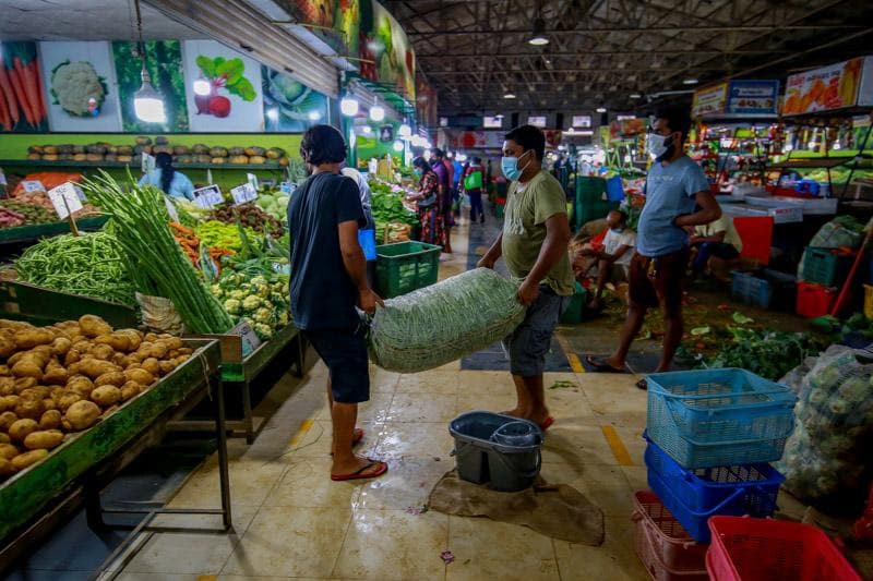 එළවලු ගොවියත් පාරිභෝගිකයත් ගසා කන ආර්ථික මධ්යස්ථාන උගුල - (සේන සූරියප්පෙරුම)