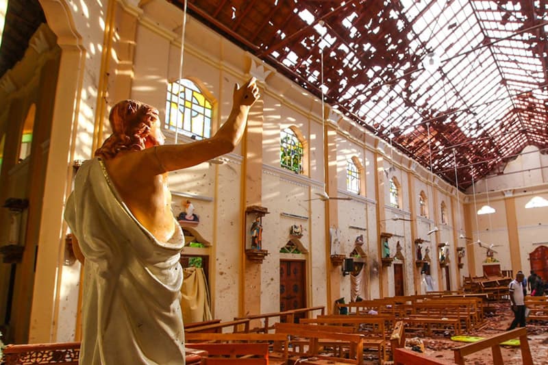 'පාස්කු ප්රහාරය' සම්බන්ධයෙන් චෝදනා ඇති නිලධාරීන්ගේ වැඩ තහනම් කරන ලෙස ජනාධිපතිගෙන් ඉල්ලයි