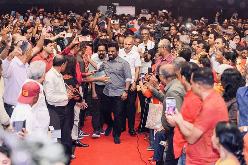 ලංකාවේ සමාජයේ විප්ලවයක් සිදුවෙමින් පවතිනවා - (රසික ජයකොඩි)