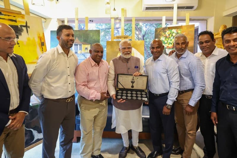 යාපනයේ ජාත්යන්තර ක්රිකට් ක්රීඩාංගණයක් ඉදි කිරීමට උපකාර කරන්නැයි ජයසූරිය මෝදිගෙන් ඉල්ලයි