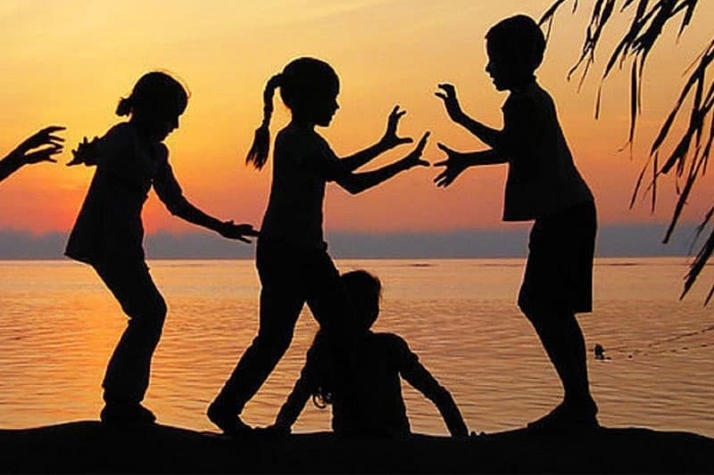 දරුවන් වැඩෙන්නේ මෙහෙමයි...