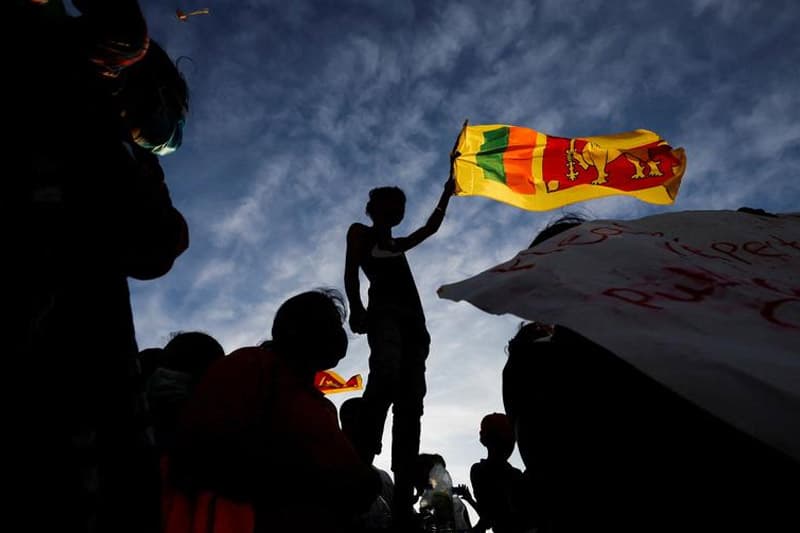 රට විරුවන්ගේ 'weekend backyard politics' | ආචාර්ය රසිකා කුමාරසිංහ