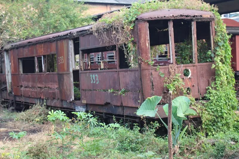 දුම්රිය අබලි යකඩ හොර පාරෙන් යවන සූදානමක්?