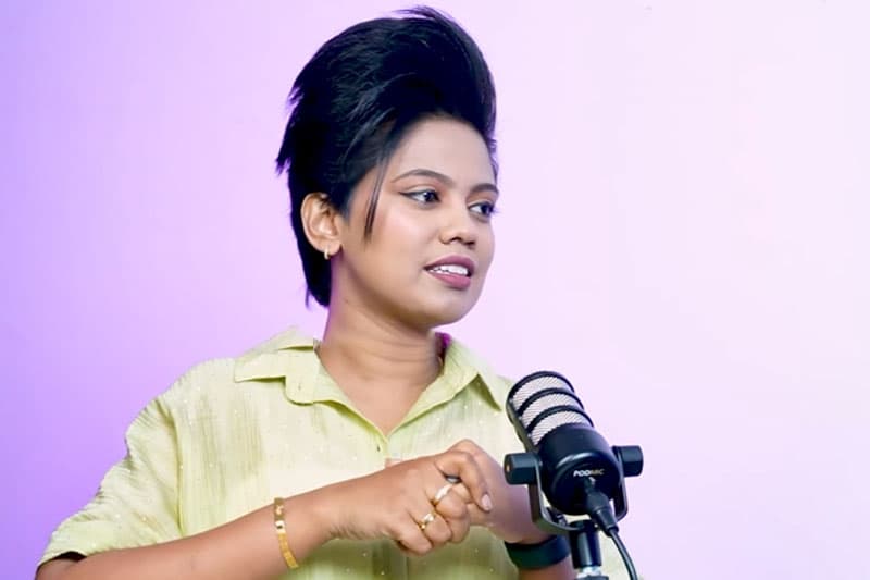 'නිළ ඇඳුමක් ඇඳ ගෙන ගීත ගායනා කරන්න හැමෝටම ලැබෙන්නේ නෑ' - අංජලී හේරත් (video)