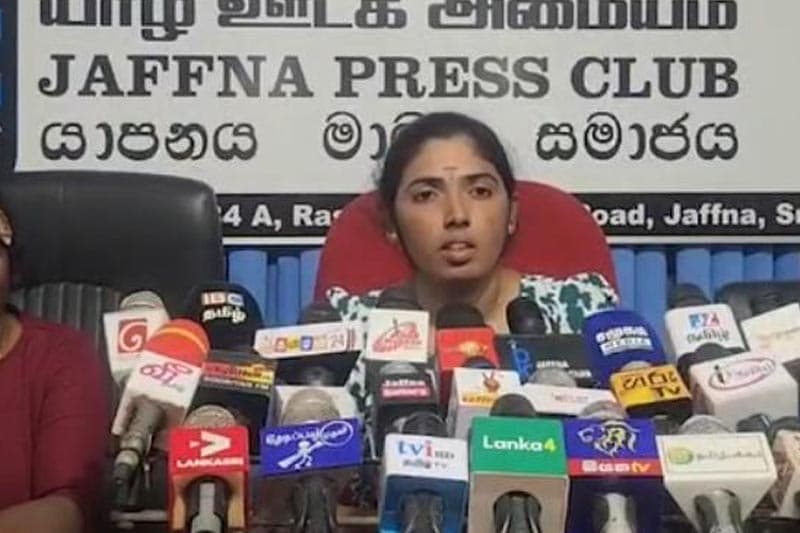 රිමාන්ඩ් භාරයේදී ‘බිමට වැටී’ සිහිසුන් සහෝදරයා වෙනුවෙන් සහෝදරිය යුක්තිය ඉල්ලයි