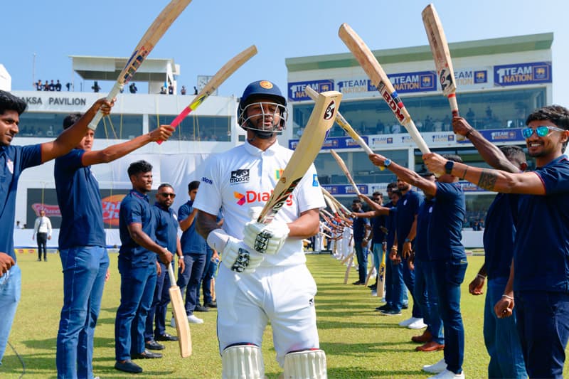 දිමුත් කරුණාරත්න වෙනුවෙන් ගාල්ල ක්රීඩාංගණයේදී විශේෂ උපහාරයක්