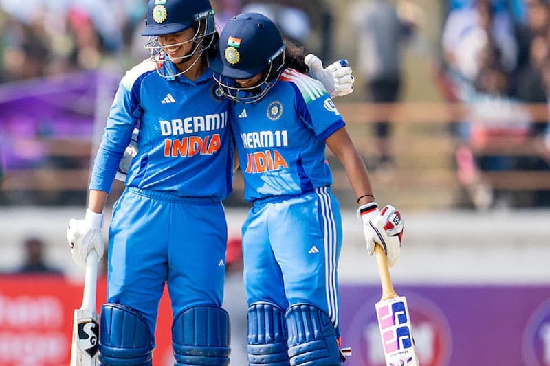 ඉන්දියා ආරම්භක පිතිකාරිනියෝ ලකුණු දහසක් සම්පූර්ණ කරති