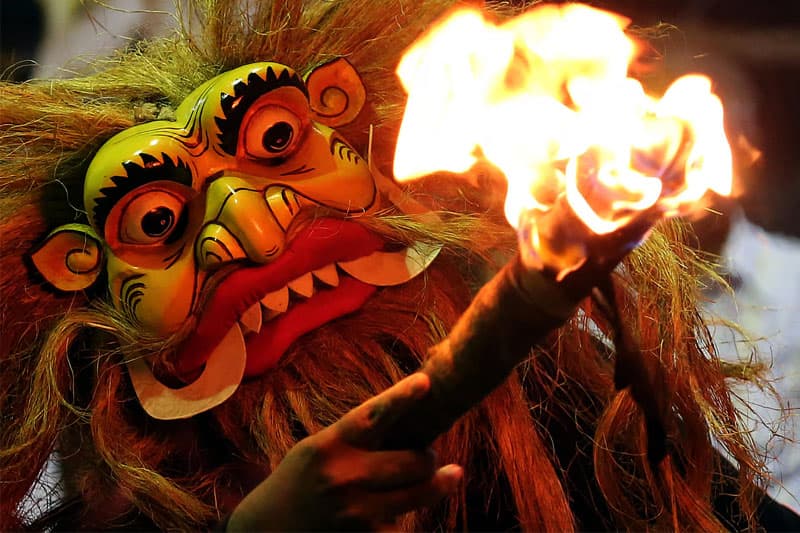 තොවිල් කියන්නේ ගැමියන් ගේ මෝඩ වැඩක් සේ සිතීමම මෝඩ කමක් | තිලක් සේනාසිංහ