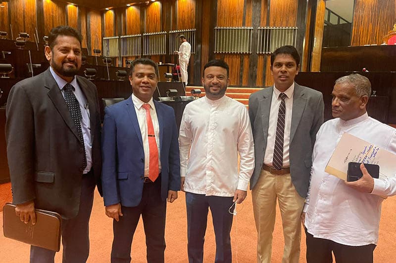 පාර්ලිමේන්තු ඉතිහාසයේ සුවිශේෂී අවස්ථාවක් !