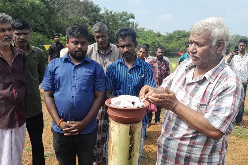 හමුදා ප්රහාරයකින් ඝාතනය වුනු සිසුවියන් සමරා වන්නියේ පාරවල් නම් කෙරේ