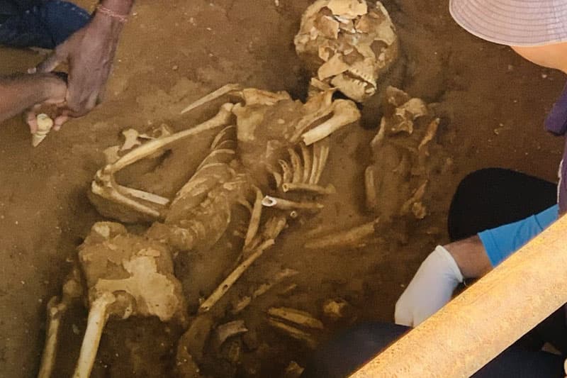 කොළඹ වරාය සමූහ මිනී වලෙන් සියයකට වැඩි මිනිස් සිරුරු ගොඩගනී