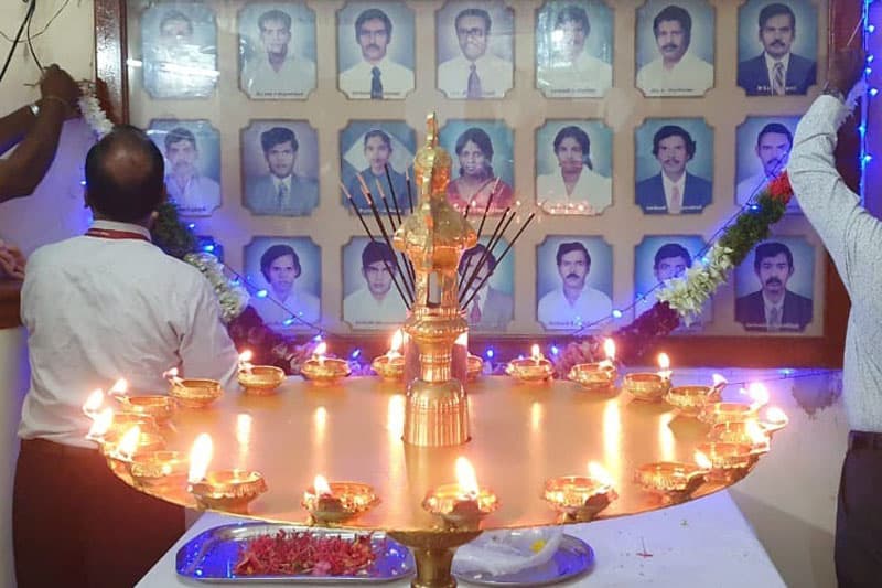 ඉන්දීය හමුදාව විසින් මරා දමන ලද රෝහල් කාර්ය මණ්ඩලයක් සැමරේ
