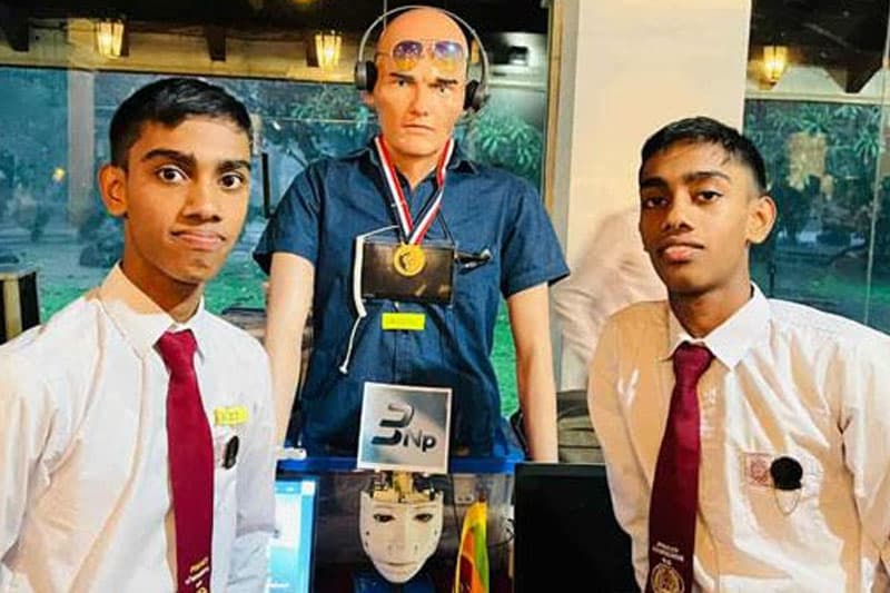 කථාකරන AI රොබෝ හැදූ නිවුන් සහෝදරයෝ