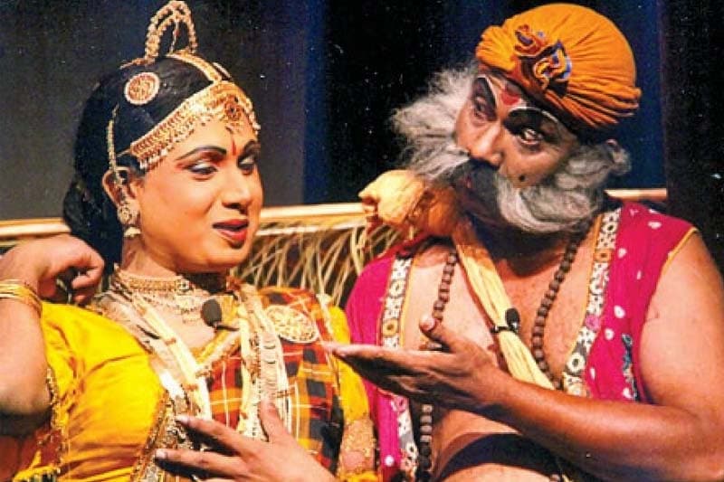 වික්ටෝරියානු සදාචාරය තුට්ටු දෙකට දැමූ අපේ ජන කලාව | තිලක් සේනාසිංහ