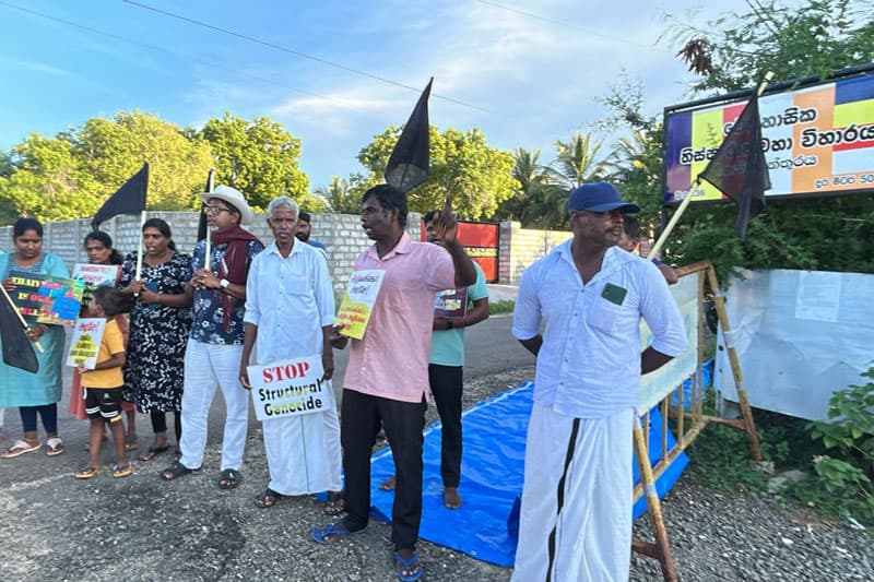 ලියාපදිංචි නොකළ බෞද්ධ විහාරයක් උතුරෙන් ඉවත් කරන ලෙස ඉල්ලා විරෝධතා