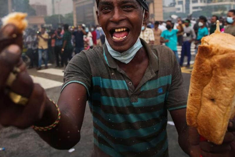 “ඔයාට පාන් ද?” වදනේ සිට “බඩු බනිස්” තෙක්... | ප්රණීත් අභයසුන්දර