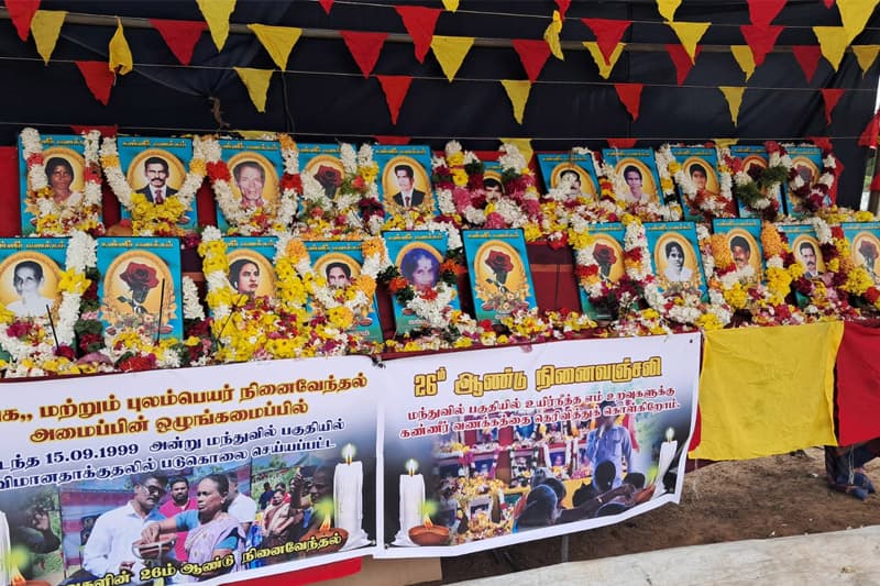 රජයේ ගුවන් බෝම්බයෙන් මරා දැමු දෙමළ පිරිසක් වෙනුවෙන් සමරුවක්