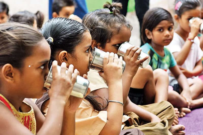 ළමා රැකවරණය; වෙළඳ කළාපයේ තවත් අඳුරු පැතිකඩක් | ඉෂංඛා සිංහආරච්චි