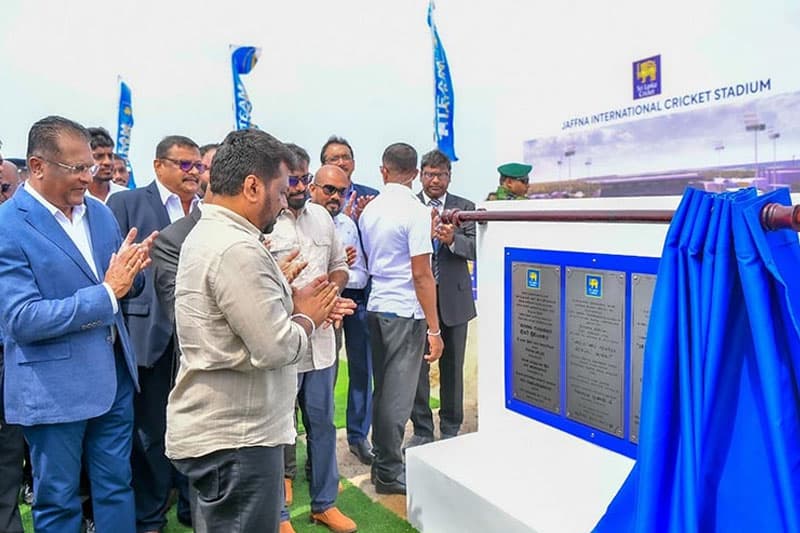 සූරියවැව ජාත්යන්තර ක්රිකට් ක්රීඩාංගනය හම්බන්තොටට වගේ මණ්ඩතීව් ජාත්යන්තර ක්රිකට් ක්රීඩාංගණය යාපනයට