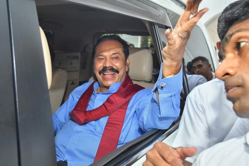 රාජපක්ෂලා සමග රට ආපස්සට ගමන් කළ යුතුද ? | නීතිඥ චන්ද්රසිරි සෙනෙවිරත්න