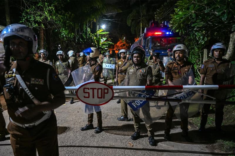 මහර බන්ධනාගාරයේ නොසන්සුන්තාව පාලනය කෙරේ: ආරක්ෂක පියවර තද කෙරෙද්දී පූර්ණ විමර්ශන ඇරඹෙයි!