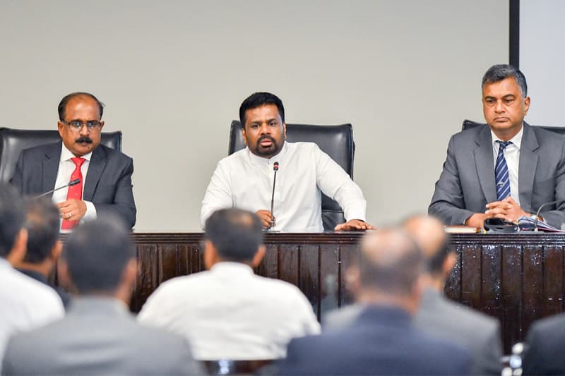 උතුරු සහ නැගෙනහිර ඉඩම් කඩිනමින් ජනතාවට නිදහස් කරන්න ජනපතිගෙන් නියෝග