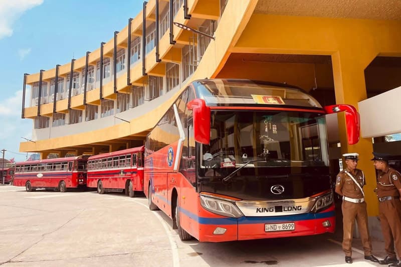 පිටකොටුව බස් නැවතුම්පොළේ නීතිය තද වෙයි: බුලත් කෙළ ගසා මුත්රා කළ 1029කට ප්රජා සත්කාර දඬුවම්