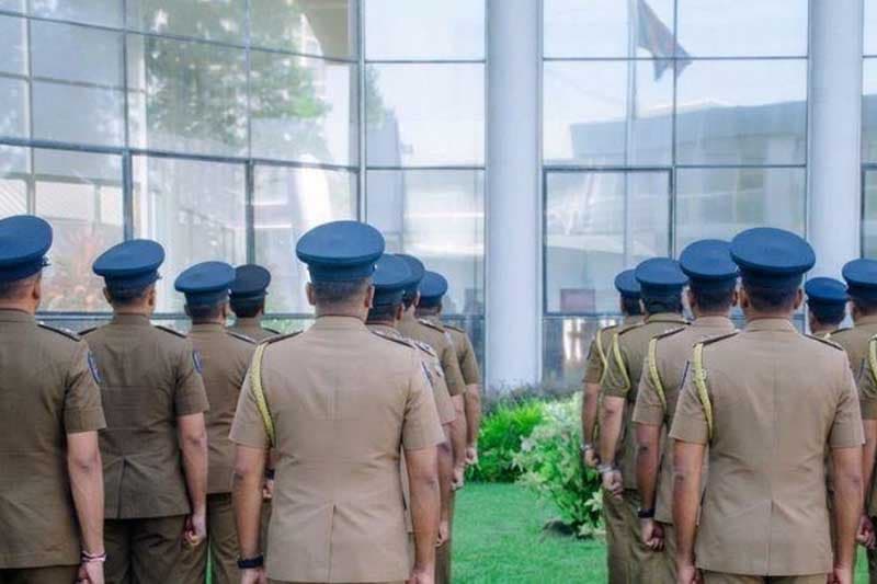 පොලිසියේ නිලධාරී ඌනතාවයට විසඳුම්: වසර 60 සම්පූර්ණ වන නිලධාරීන්ට වසරක සේවා දීර්ඝයක්!