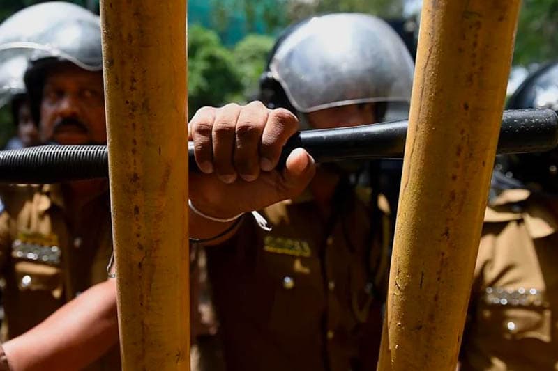ත්රස්ත විරෝධී නීතිවල තිබුණු අවම රක්ෂාවරණ ‘ආපස්සට ඇදීම’: ව්යාකූලත්වයක්ද නැතහොත් හිතා මතා කළ දෙයක්ද?