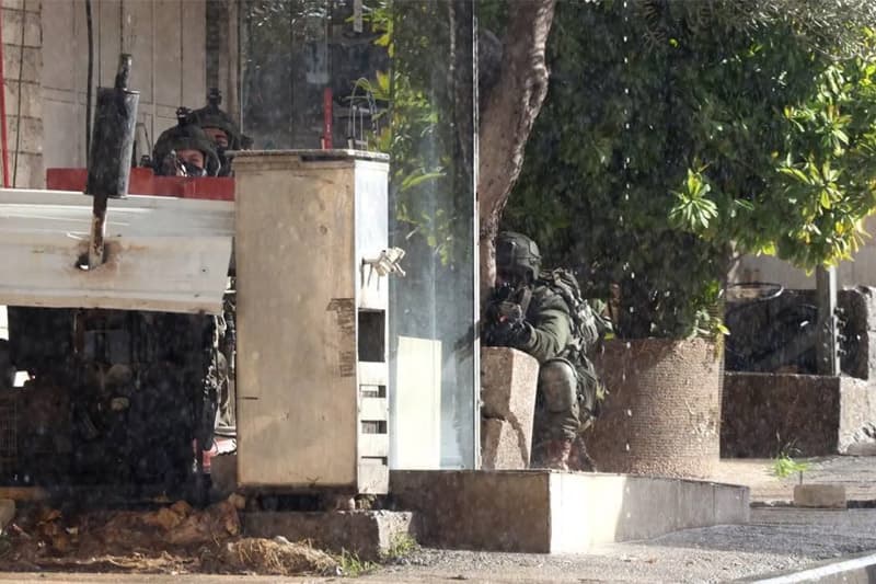 බටහිර ඉවුරේ ගල් ගැසූවන්ට ඊශ්රායලයෙන් වෙඩි; අයෙක් මරුට