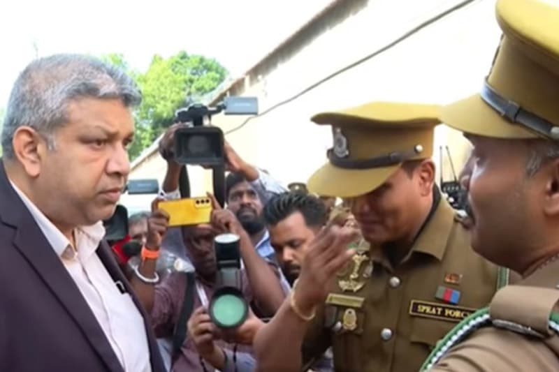 අධිකරණ ඇමති ඉදිරියේ නිලධාරියා පැවසූ ‘නියපොත්තේ’ කතාව කුමක්ද? | අනුර හොරේෂස්