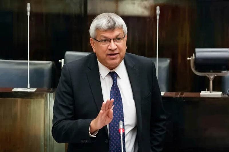 අධිකරණ අමාත්ය හර්ෂණ නානායක්කාරට එරෙහි විශ්වාසභංගය හෙට පාර්ලිමේන්තුවේදී විවාදයට!