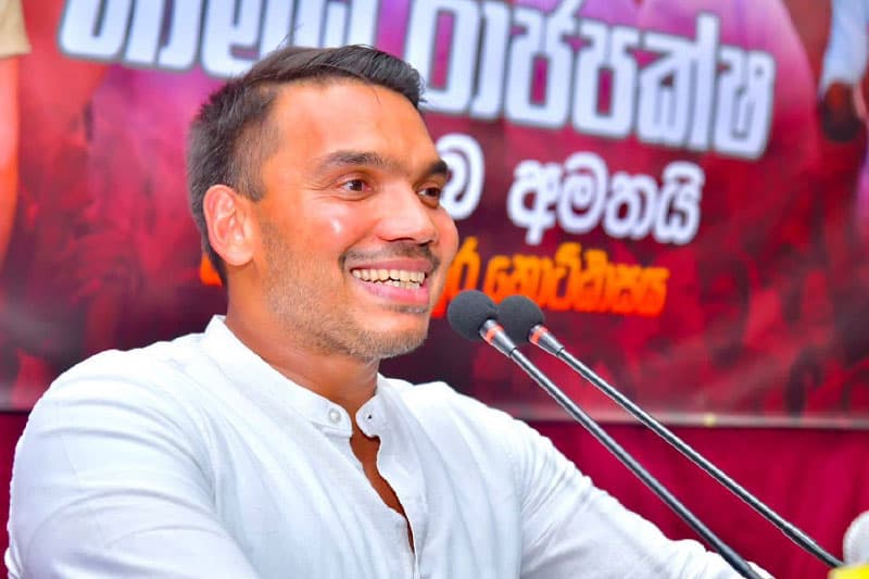 බන්ධනාගාර ලේ වැගිරීමේදී අධිකරණ ඇමති නිදාගෙන; මැරිච්ච ගාන හොයන්නේ ෆේස්බුක් එකෙන්! - නාමල් ගෙන් ආණ්ඩුවේ ආරක්ෂක බිඳවැටීමට දැඩි ප්රහාරයක්