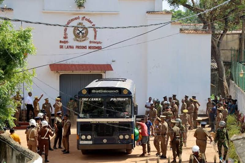 මීගමුව බන්ධනාගාර ගැටුමින් පහර කෑ රැඳවියන්ගේ පවුල්වලින් මානව හිමිකම් කොමිසමට පැමිණිලි!