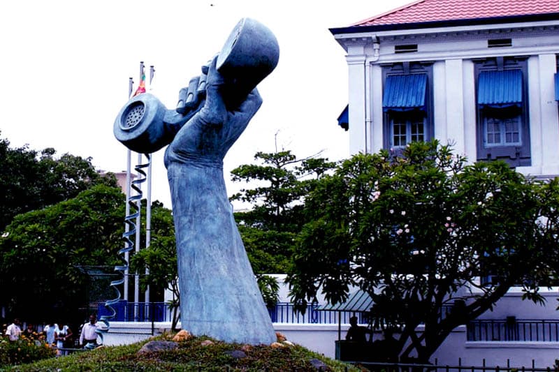 ශ්රී ලංකා ටෙලිකොම් ආයතනය යළිත් බරපතළ පරිපාලන අර්බුදයක: සභාපතිවරයාට එරෙහිව බරපතළ චෝදනා!