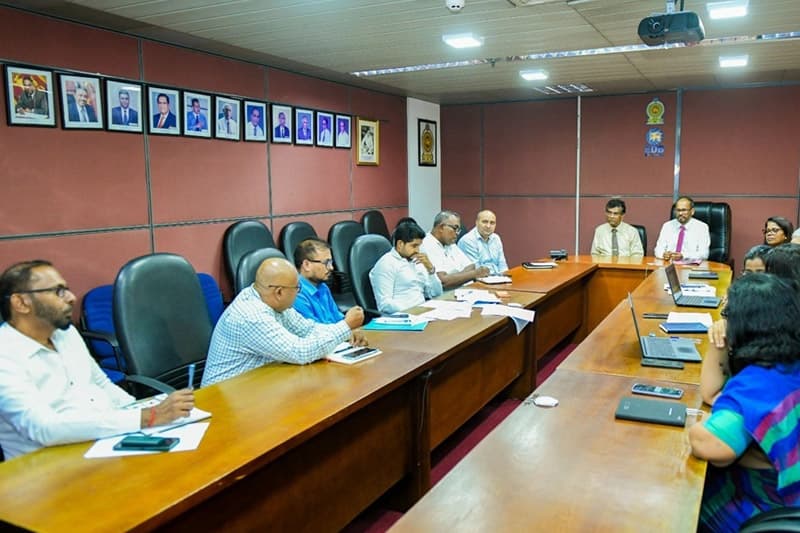 2030 අපනයන ඉලක්ක සපුරන්න ‘ඖෂධ ක්ෂේත්රය’ බලගැන්වීමේ සැලසුම්: නියාමන ප්රමාදයන් නිසා ඩොලර් බිලියන ගණනක වෙළඳපොළ අහිමි වීමේ අවදානමක්!